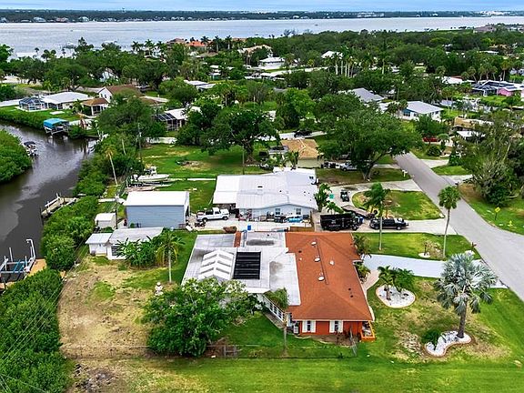 3rd image of 332 Shore Dr