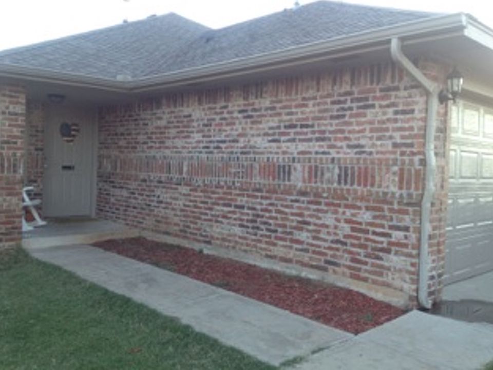 2nd image of 914 SW 36th St