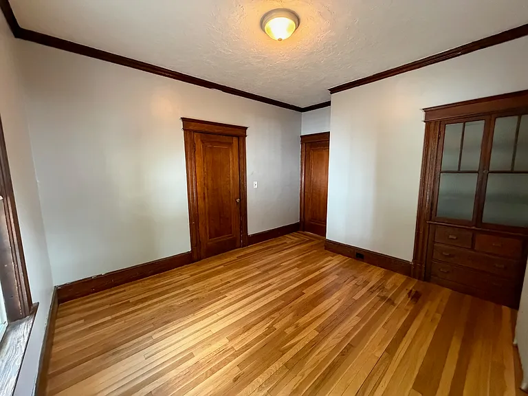 126 Kinsley St #A — Photo 11