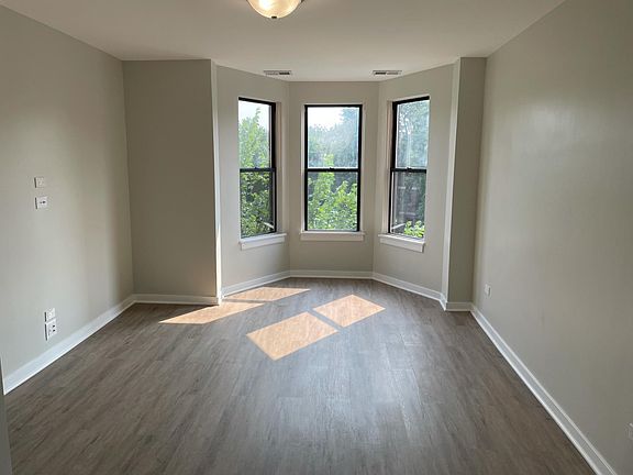 4th image of 2677 N Lincoln Ave #3F