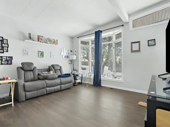 9043 52nd St NW, Edmonton, AB T6B 1G1