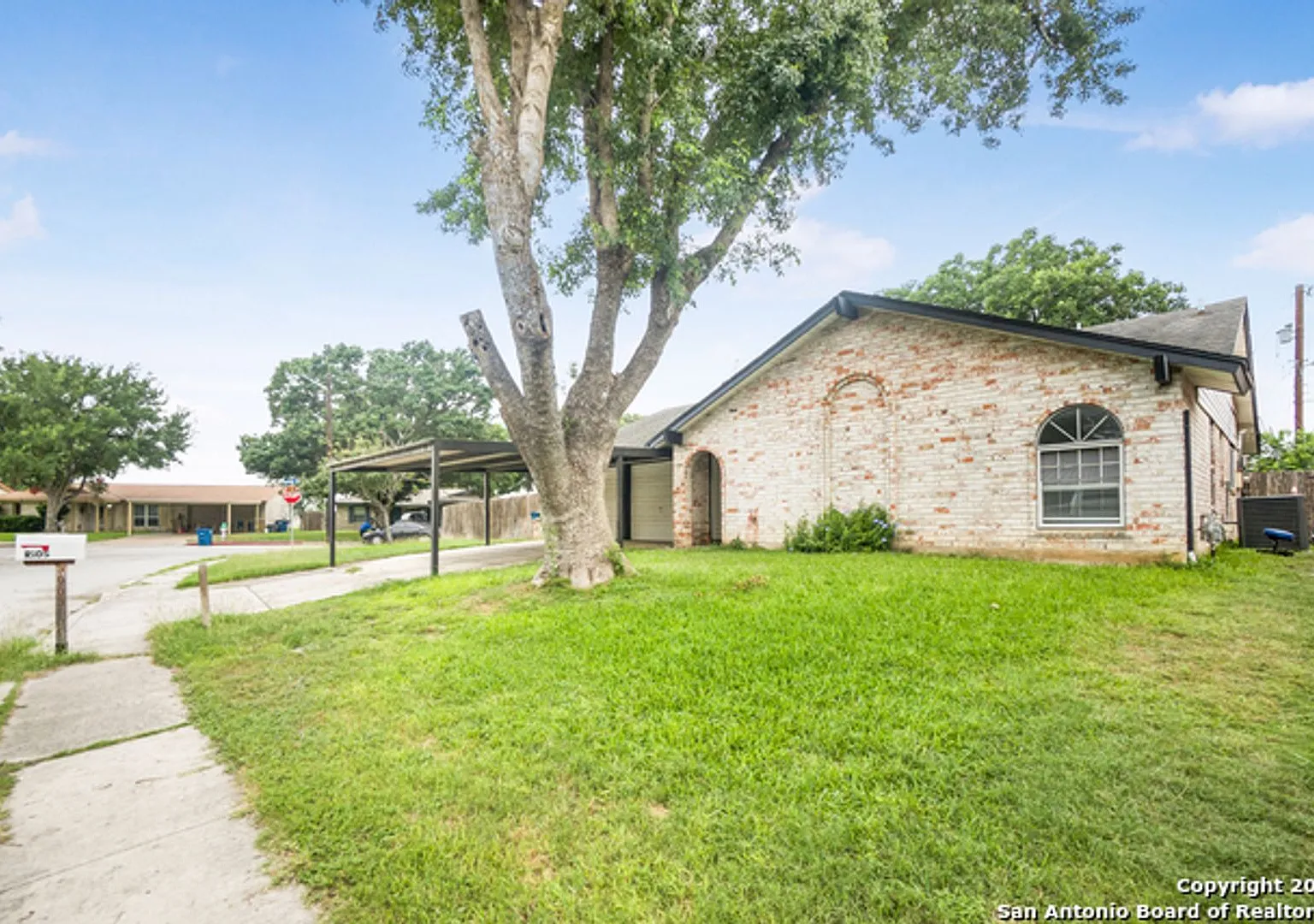 Comfortable Living in Established San Antonio Neighborhood 5003 Starfire Dr — Photo 2