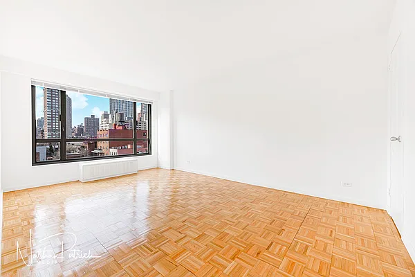 Rented by Level Group | media 33