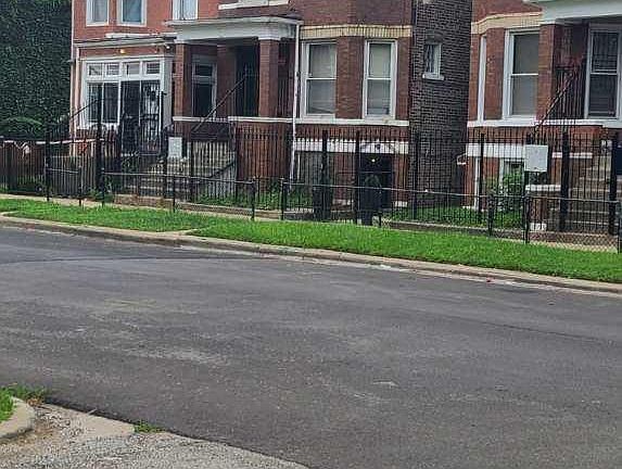 4th image of 6718 S Saint Lawrence Ave #1B