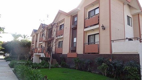 1st image of 610 Palm Dr APT 207