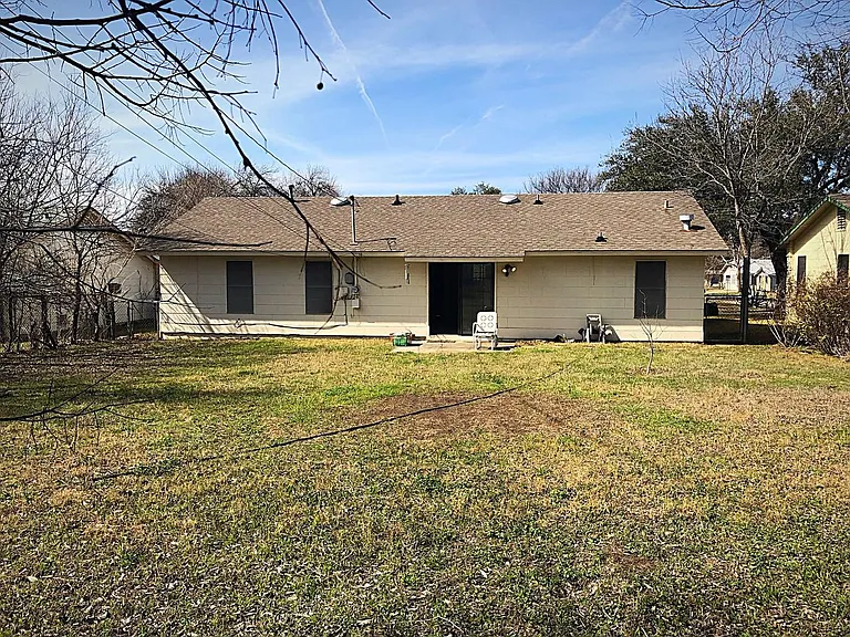 6907 Isabelle Dr — Photo 10