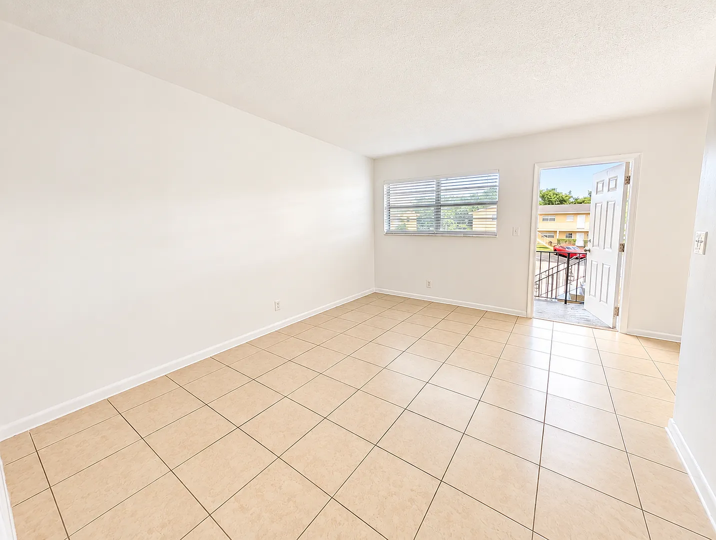 471 Sunshine Dr. — Photo 3