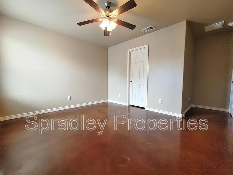 628 Laila Ln — Photo 9