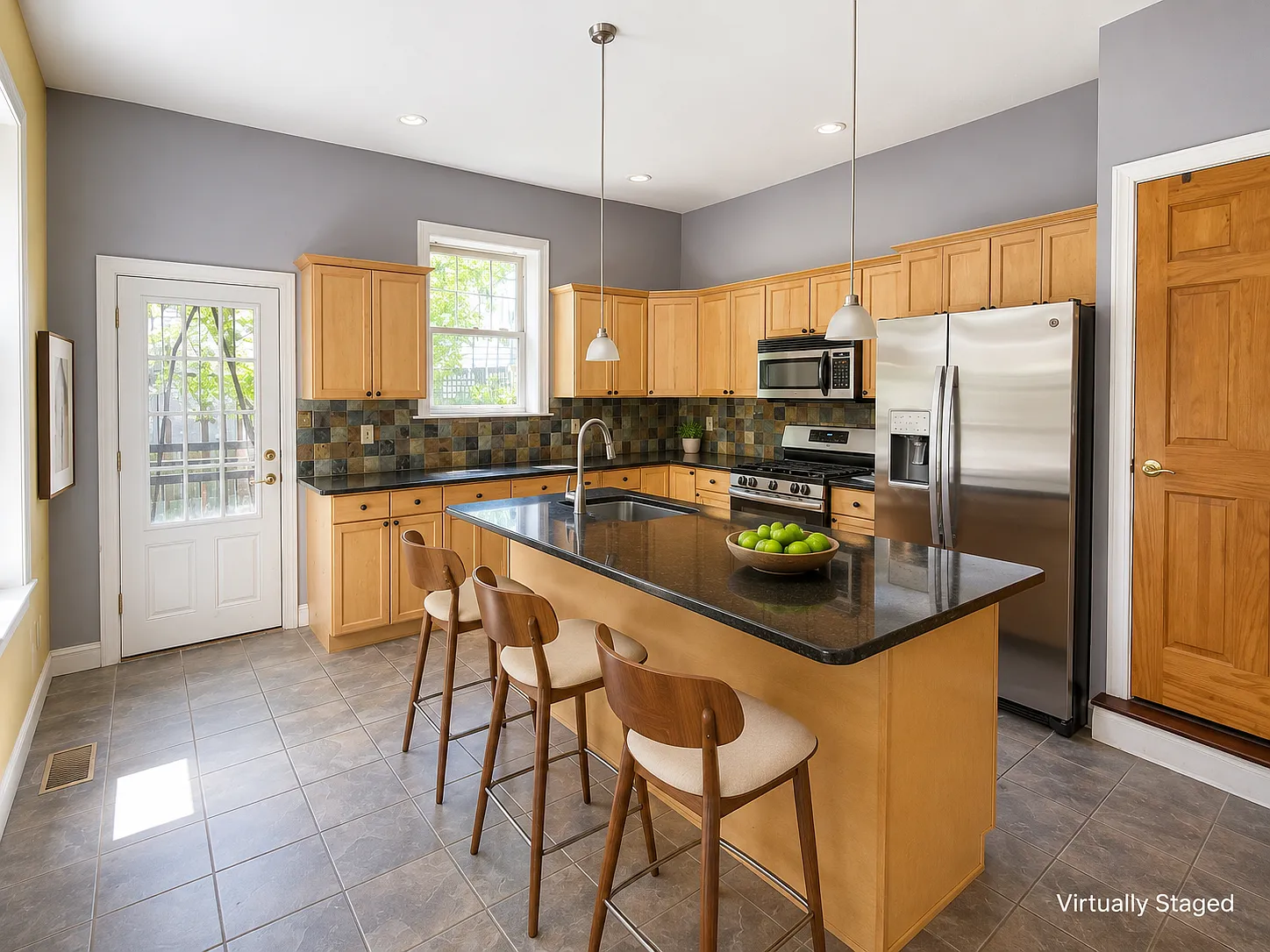 7 bed, 3.5 bath, 3500 sqft, $5,000 — Photo 2