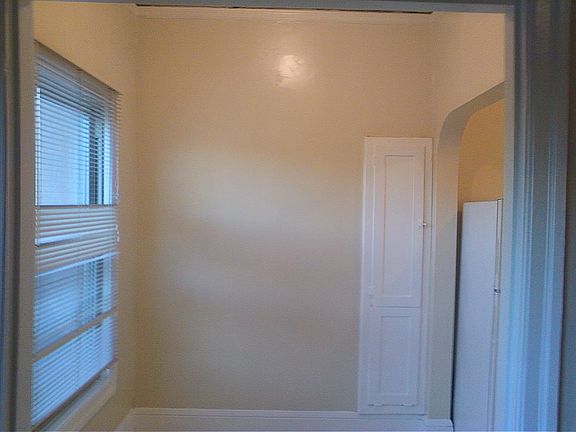 Eating area off kit & LR