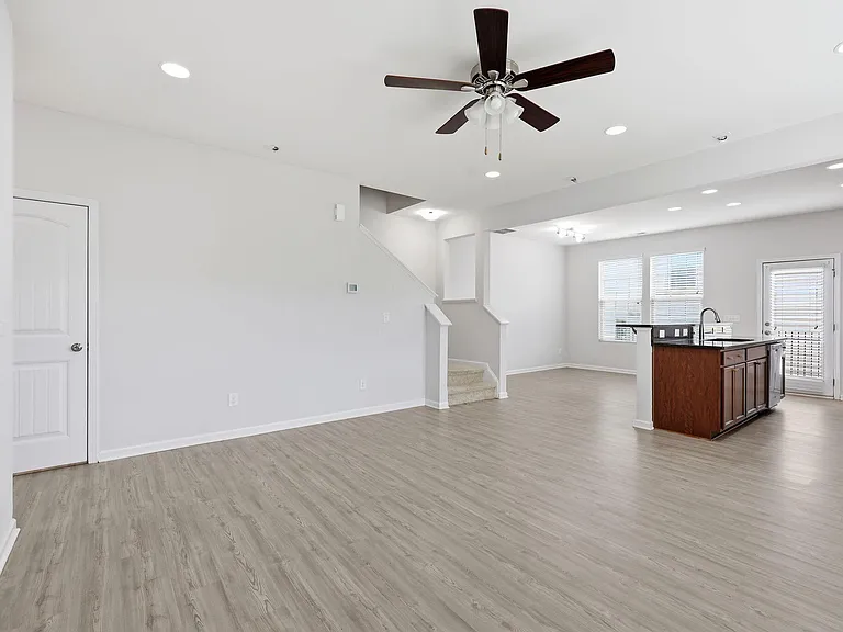 221 Irving Way — Photo 7