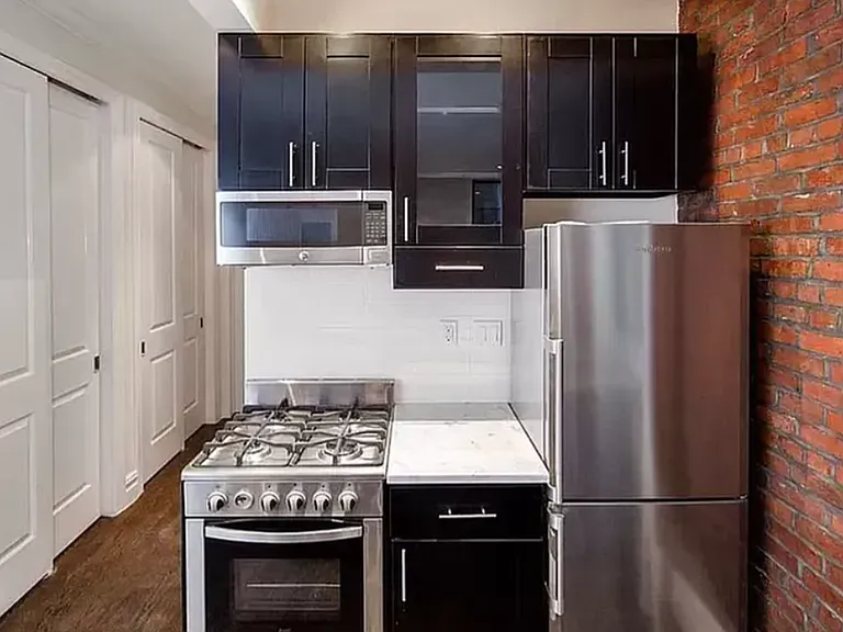 128 2nd Ave #B4 — Photo 2