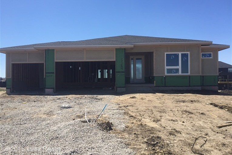 2nd image of 740 Dartmoor Dr