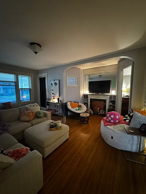 2 bed, 1200 sqft, $1,950 — Photo 1