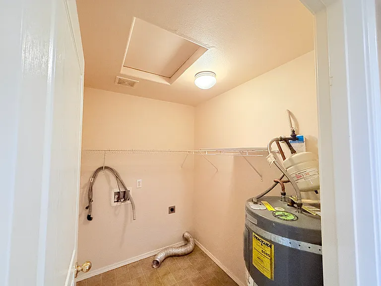 6018 NE 33rd Cir — Photo 16