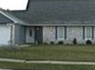 10529 Oak Chapel Dr, Fort Wayne, IN