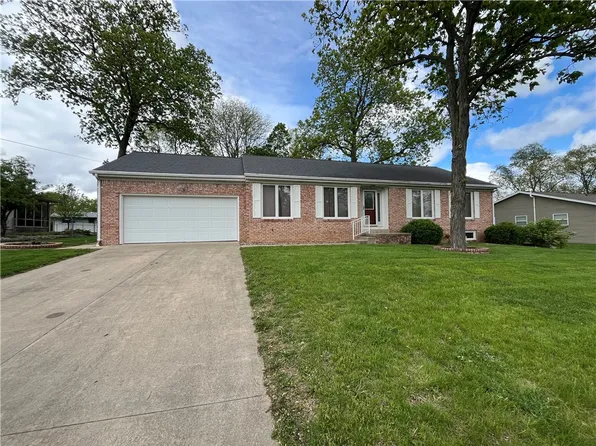 920 Dee Lee Ln, Mt Zion, IL 62549