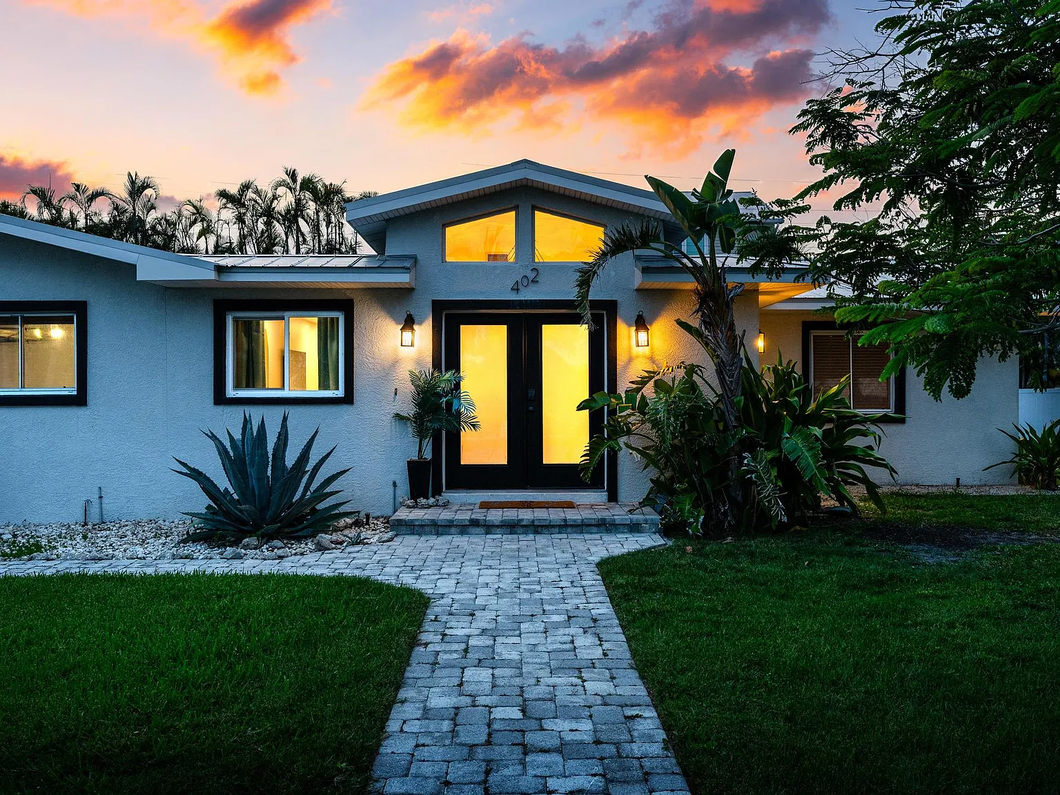 3 bed, 2100 sqft, $8,900 — Photo 3
