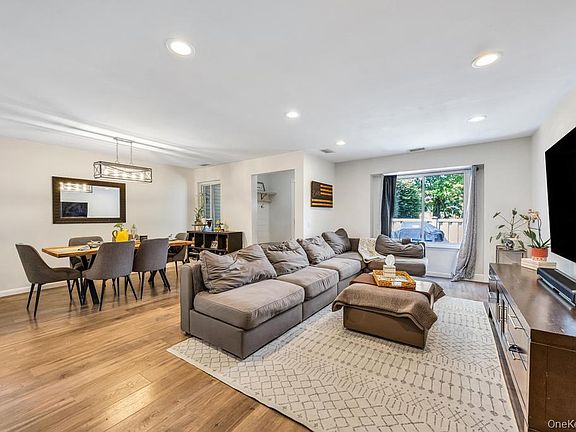 4th image of 222 Birchwood Road