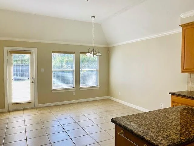 2811 Cresthollow Ln — Photo 9