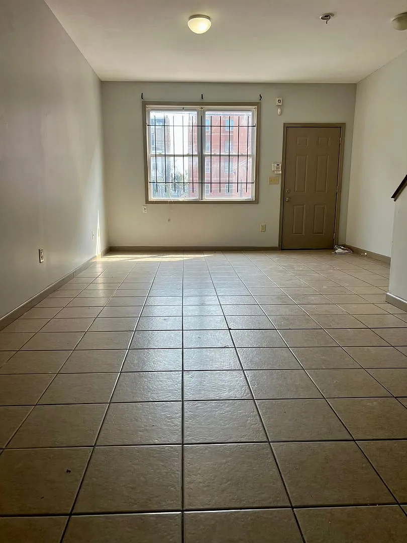 Stunning 6-Bedroom Townhome Steps Away From Temple! Available Now! Rent Special - One Month Free ... — Photo 3