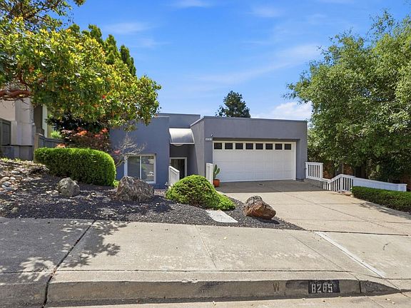 2nd image of 8265 Skyline Cir