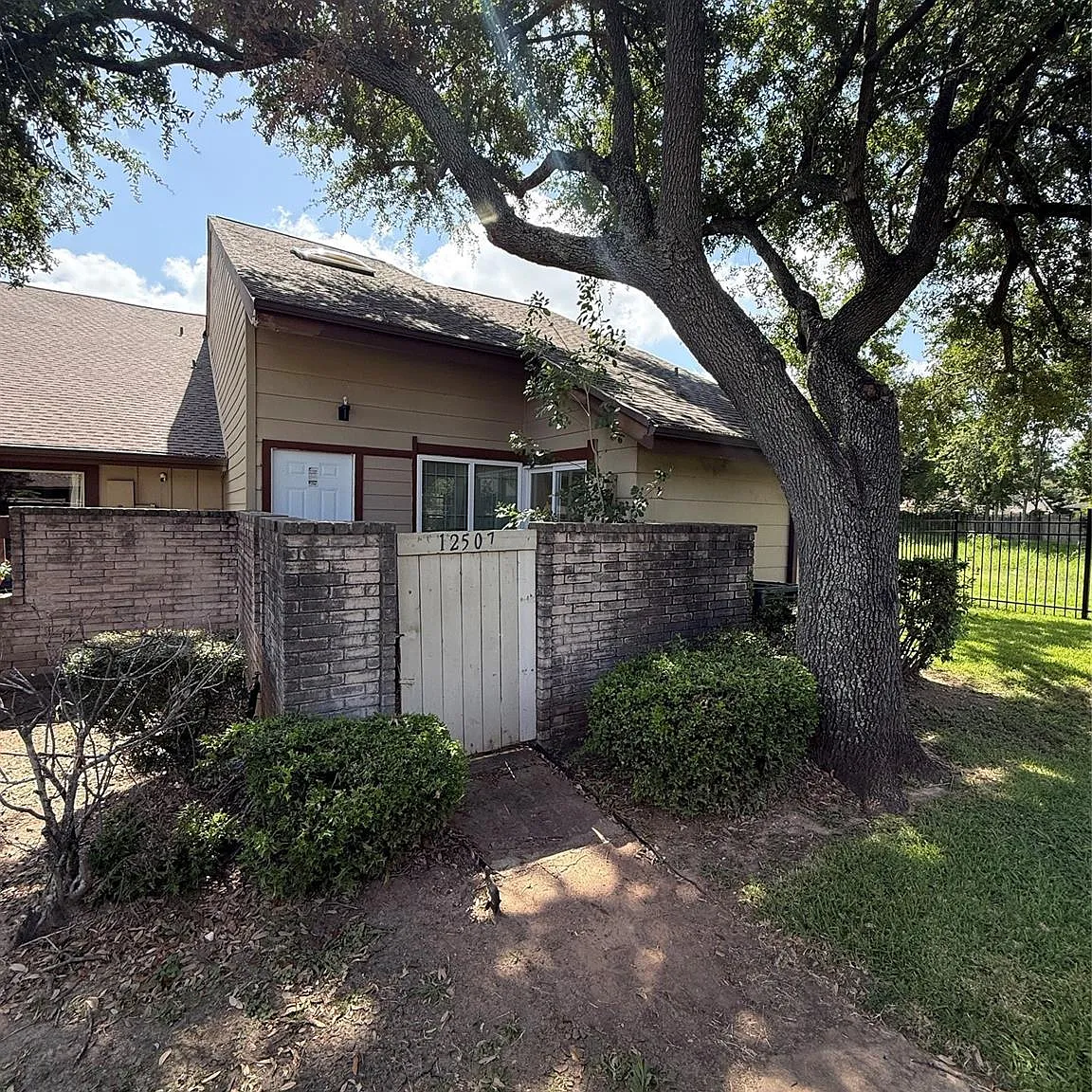 3 bed, 2.0 bath, 1264 sqft, $1,900 — Photo 1
