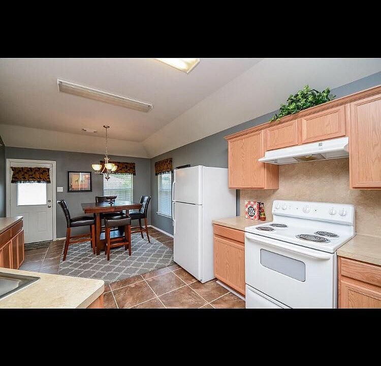 1st image of 4220 Brentwood Park Dr