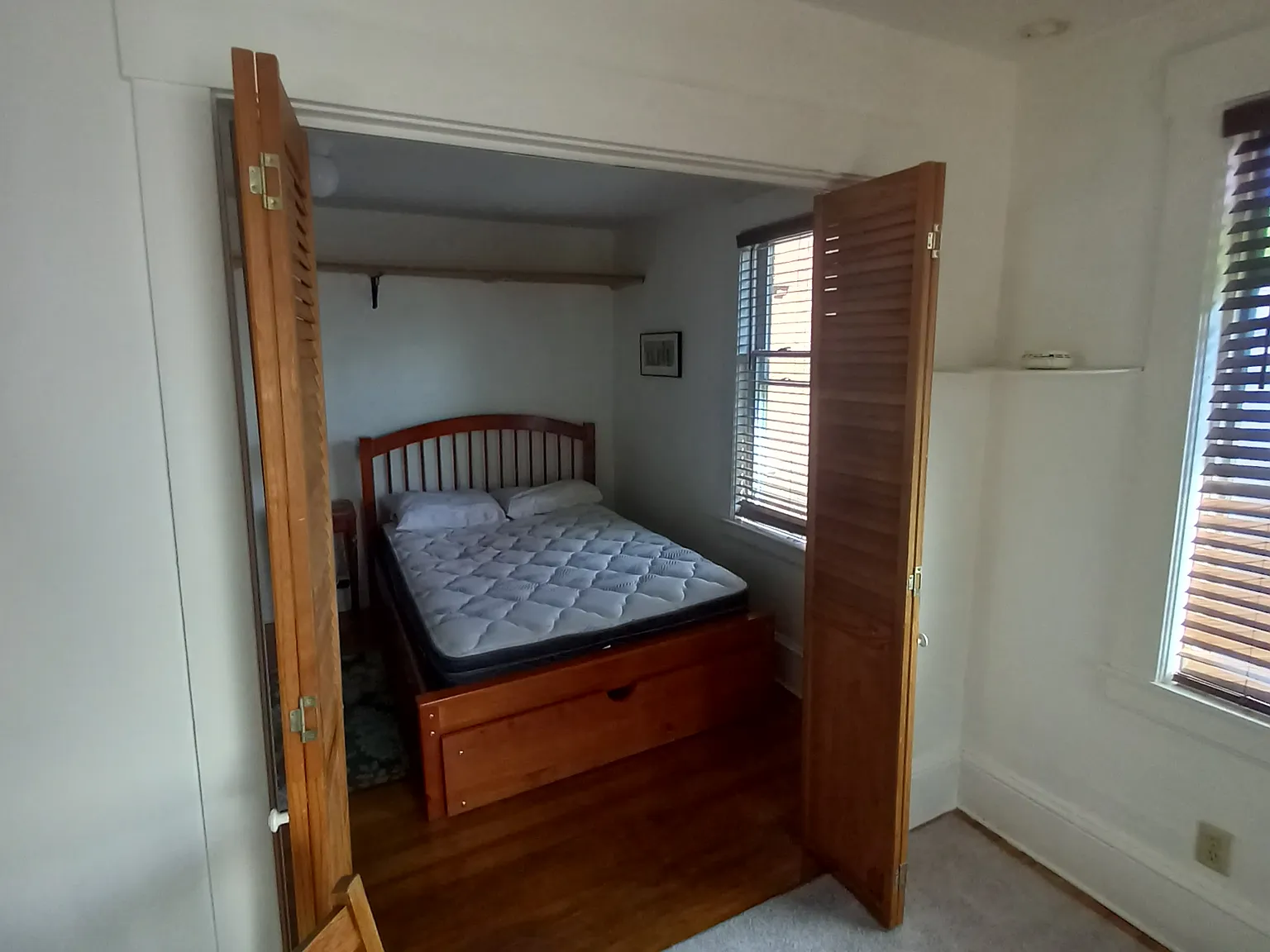 591 Railroad St — Photo 4