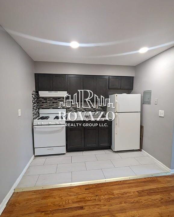 1st image of 385 Roseville Ave #8B