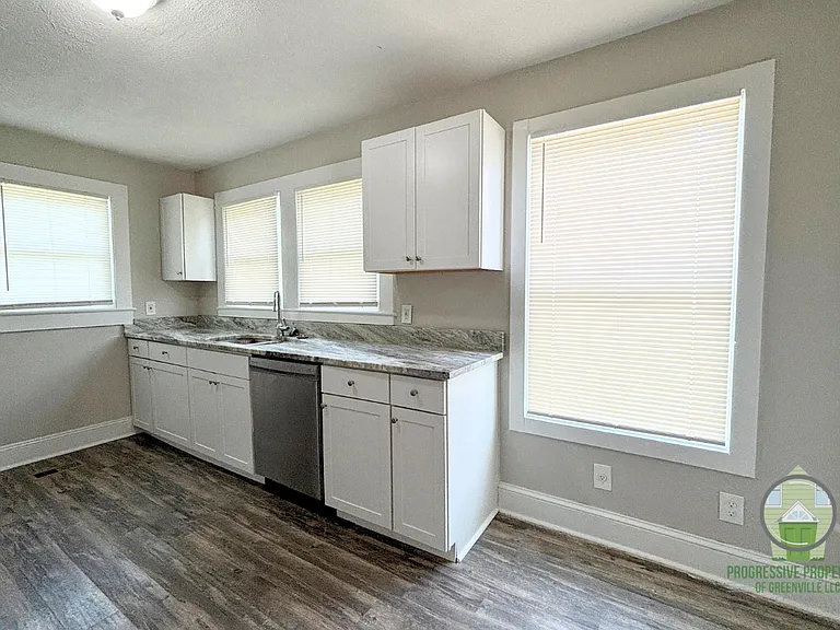14 Crystal Ave — Photo 7
