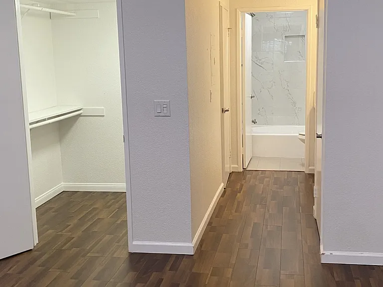 Barrington Apartment — Photo 8