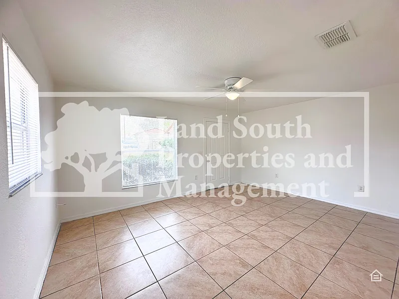 2 bed, 1.0 bath, 855 sqft, $1,295 — Photo 4