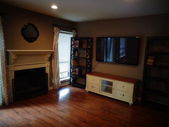 3rd image of 3990 Grahamdale Cir