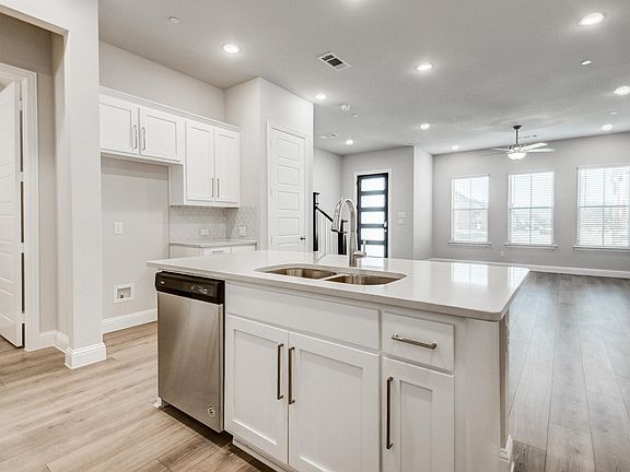 4th image of 4649 Piedras Lanzar Dr
