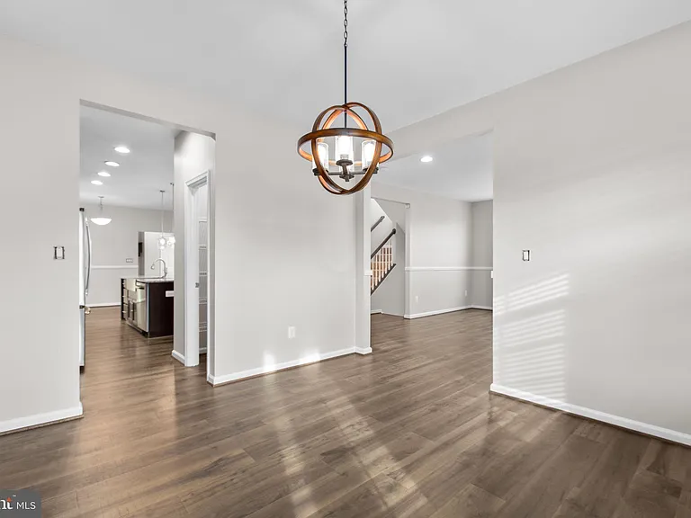 930 Forsythia Ln — Photo 11