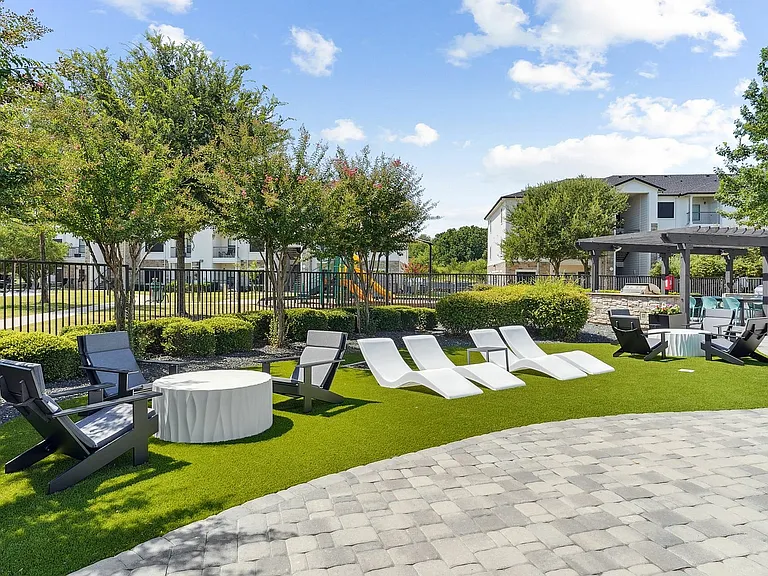 Sundeck Lounge