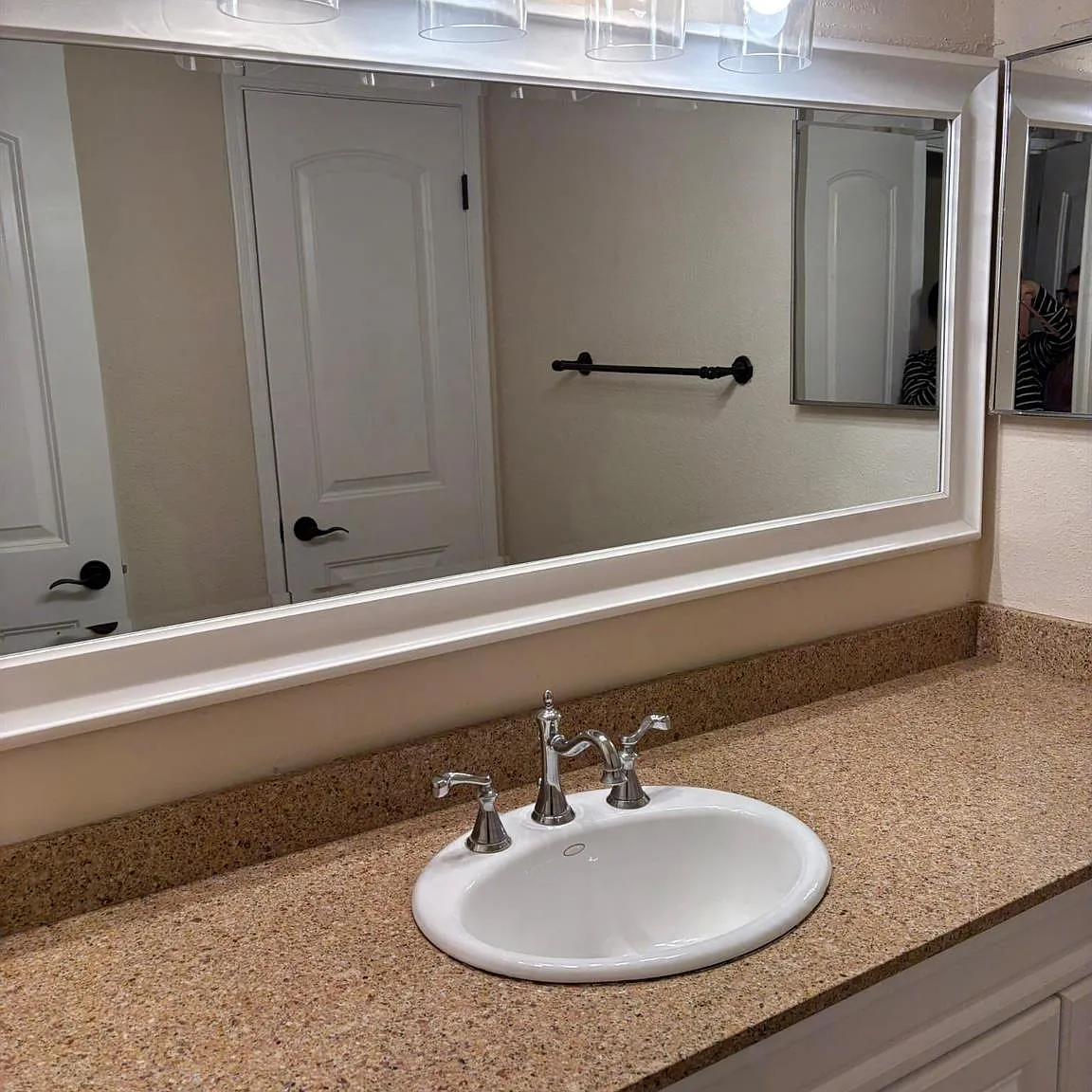 2 bed, 1.0 bath, 948 sqft, $1,300 — Photo 3