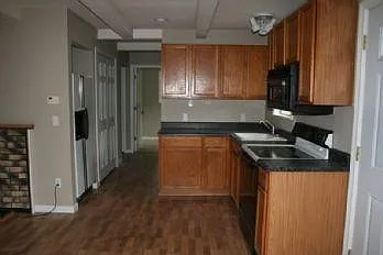 2 bed, 748 sqft, $1,925 — Photo 3