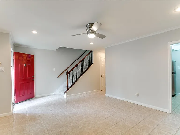 1407 Springrock Ln — Photo 4