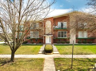 9605 S Komensky Ave APT 102, Oak Lawn, IL 60453