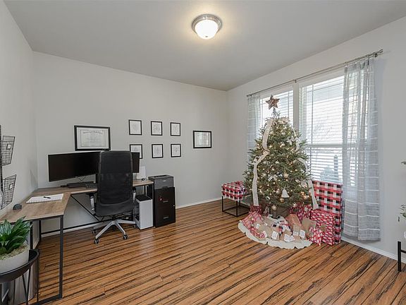4th image of 1616 Goodwin Dr