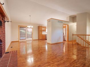 2008 Waterford Dr, Coralville, IA 52241