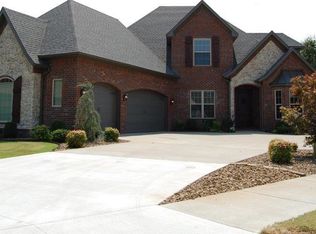 100 Woods Creek Rd, Bentonville, AR 72712