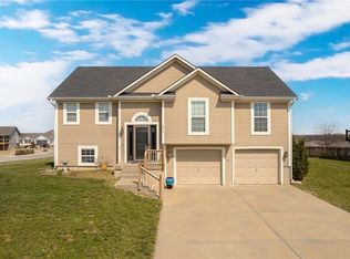 8928 NE Paw Paw St, Kansas City, MO 64157