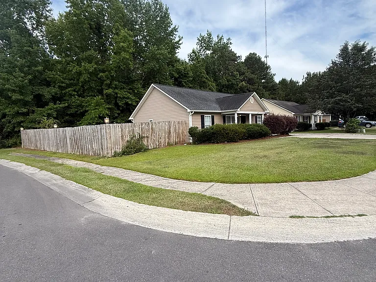 1512 Everett Springs Dr — Photo 1