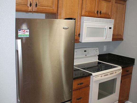 3rd image of 915 Spinnaker Ct