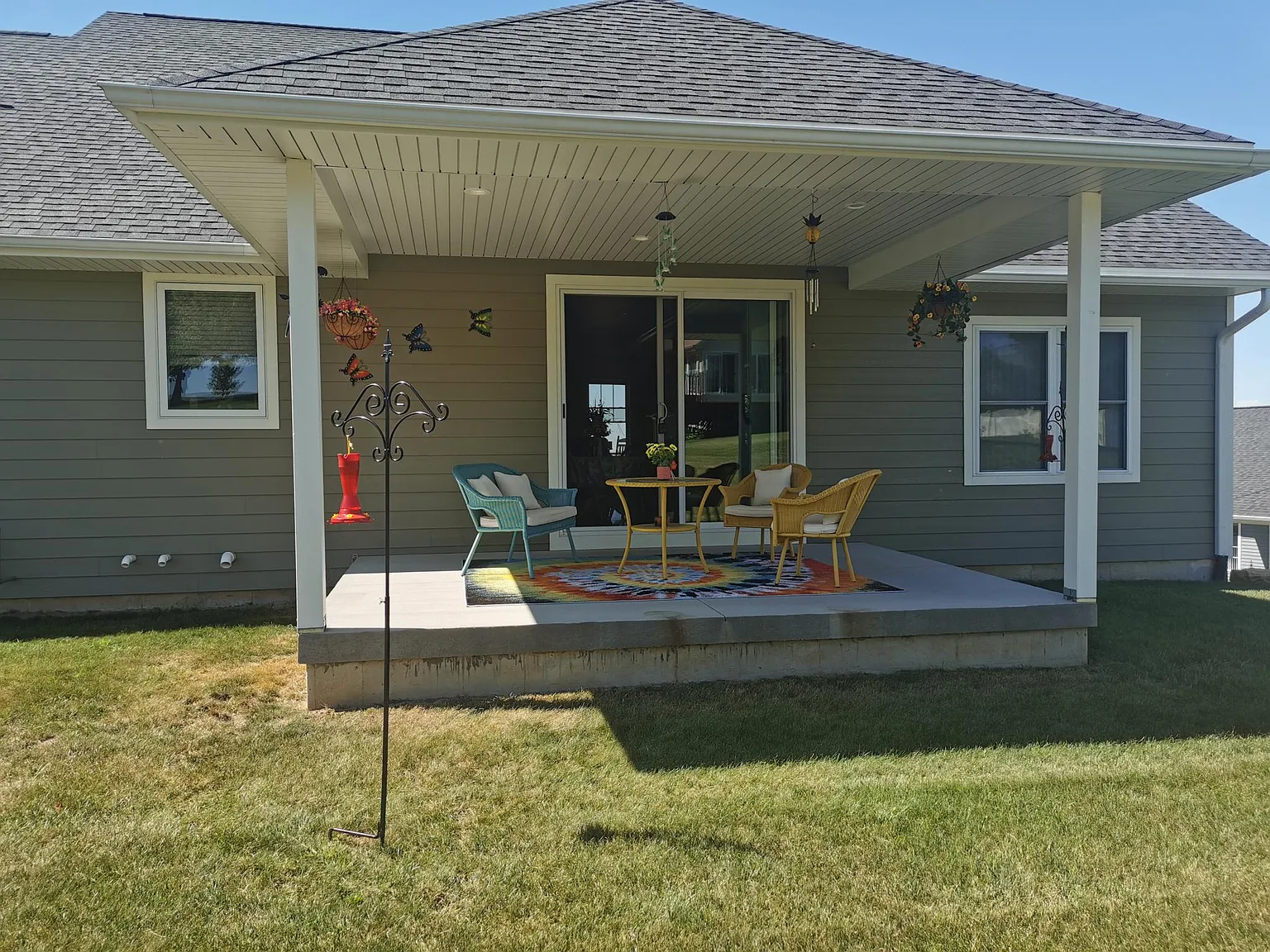 2104 Lacey Ct — Photo 3