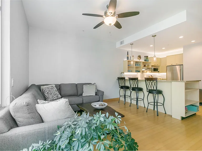 309 W Washington Ave #213 — Photo 24