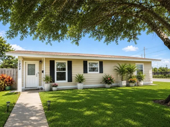 1202 Crosby St, Portland, TX 78374